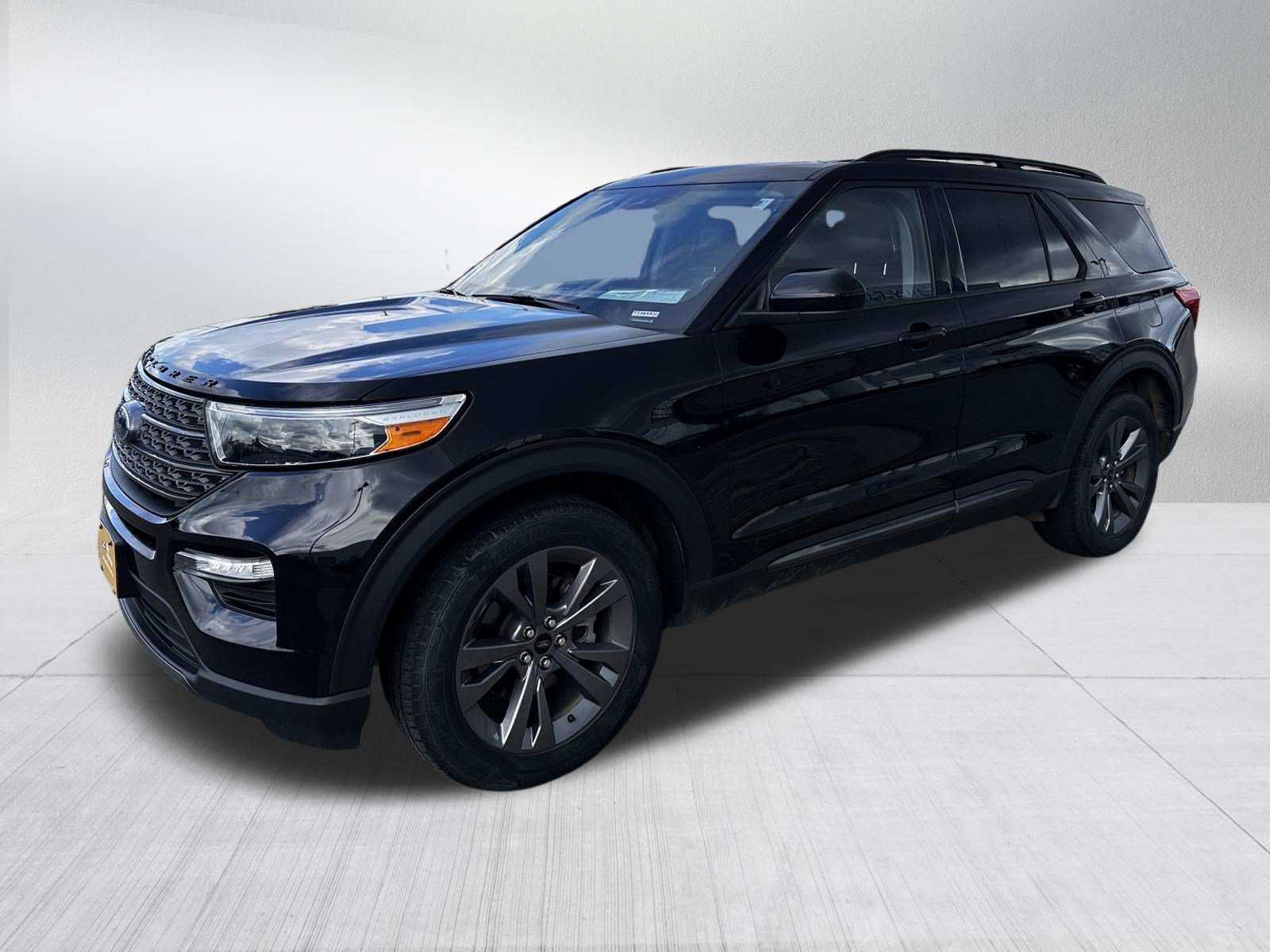 Certified 2022 Ford Explorer XLT w/ Equipment Group 202A AWD/4WD image 3
