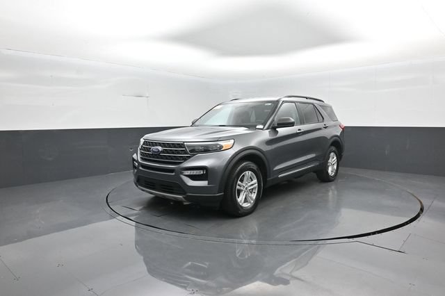 Certified 2024 Ford Explorer XLT w/ Equipment Group 202A AWD/4WD image 4