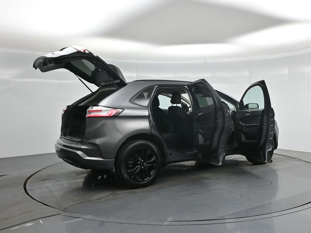Certified 2022 Ford Edge SE w/ Black Appearance Package image 36
