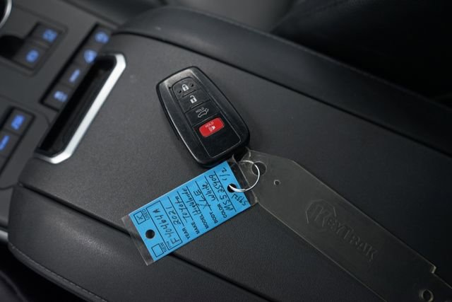 Used 2021 Toyota Highlander XLE AWD/4WD image 26