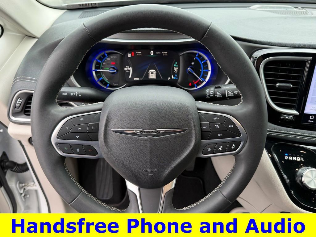 Used 2023 Chrysler Pacifica Touring-L image 16
