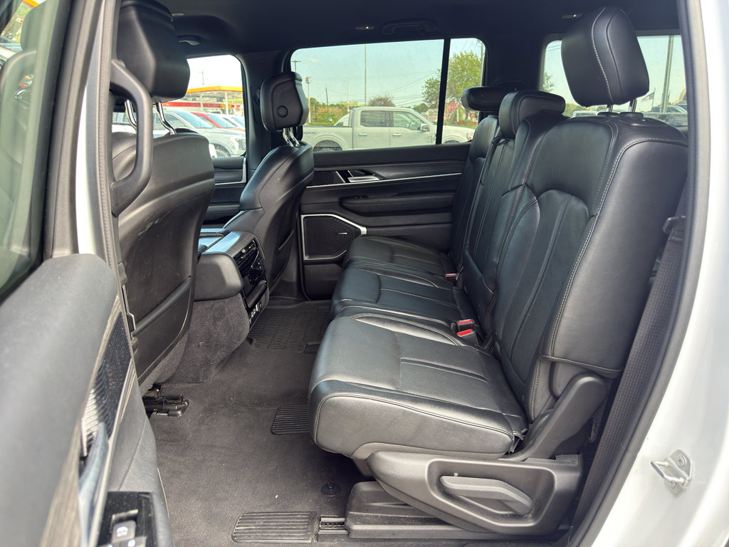 Used 2024 Jeep Wagoneer L Series II w/ Flexible Seating Group image 9