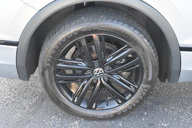 Used 2022 Volkswagen Tiguan SE R-Line AWD/4WD image 16