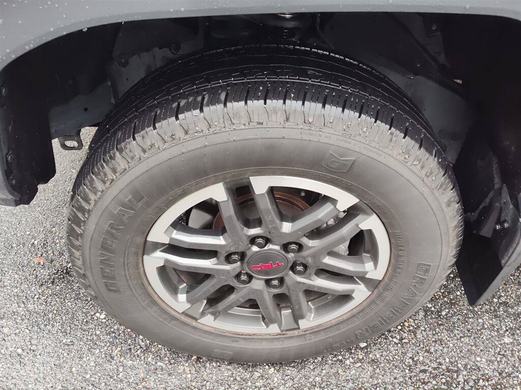 Used 2025 Toyota Tacoma TRD Sport AWD/4WD image 3