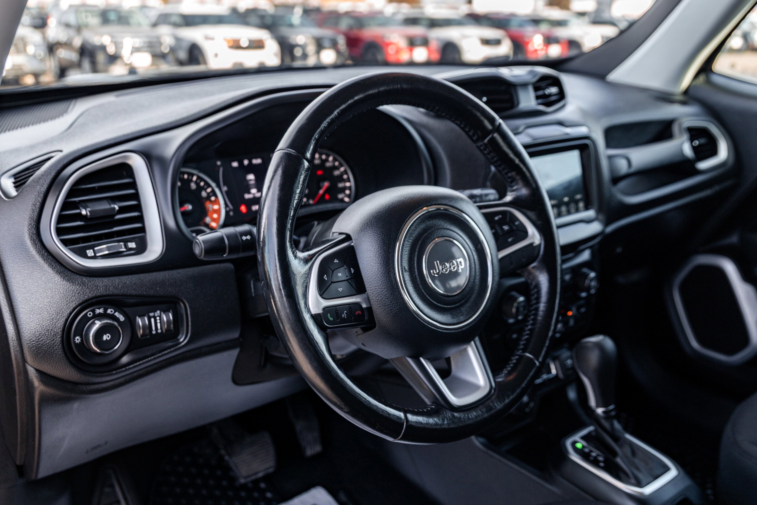 Used 2018 Jeep Renegade Latitude w/ Cold Weather Group AWD/4WD image 8