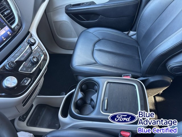 Used 2024 Chrysler Pacifica Touring-L image 28
