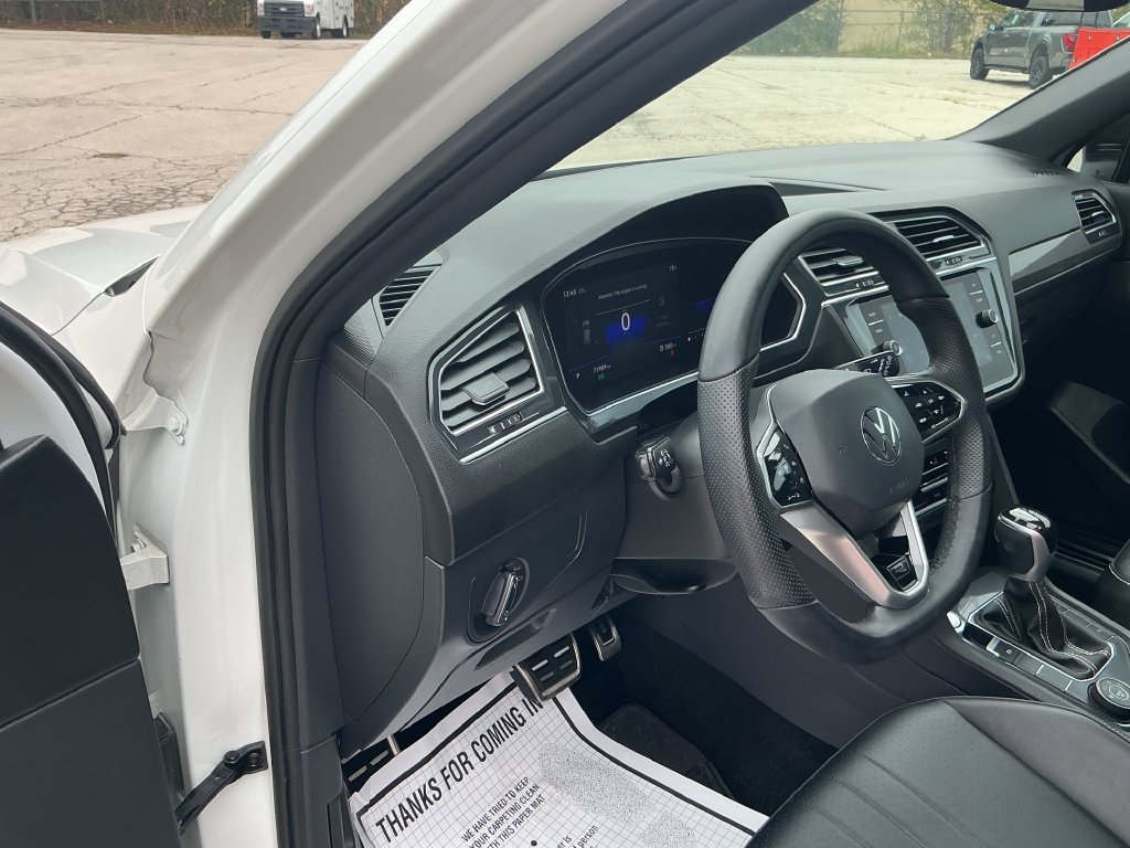 Used 2022 Volkswagen Tiguan SE R-Line AWD/4WD image 16