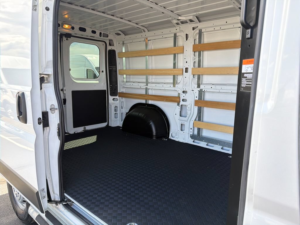 Used 2025 RAM ProMaster 2500 w/ U-Haul Equipment Group FWD image 19