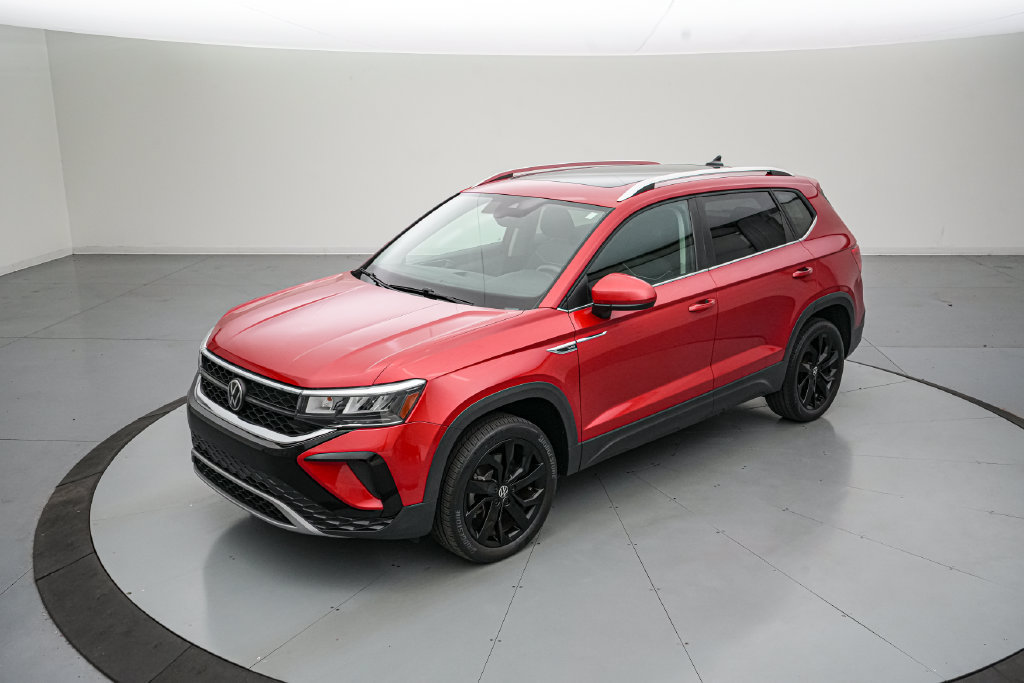 Used 2023 Volkswagen Taos SE w/ Panoramic Sunroof Package FWD image 8