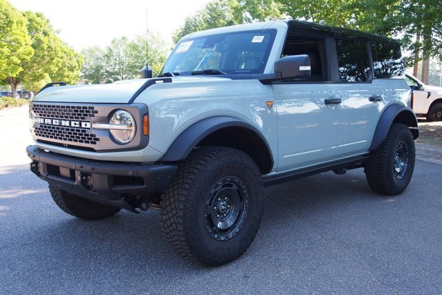 Certified 2024 Ford Bronco Badlands AWD/4WD image 3