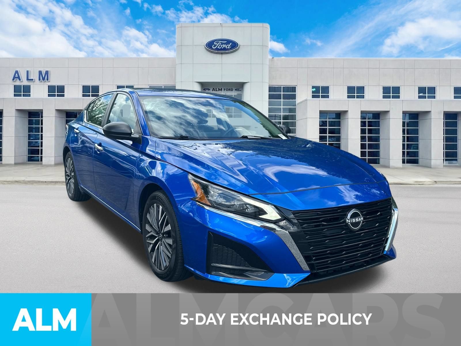 Used 2025 Nissan Altima 2.5 SV FWD image 3