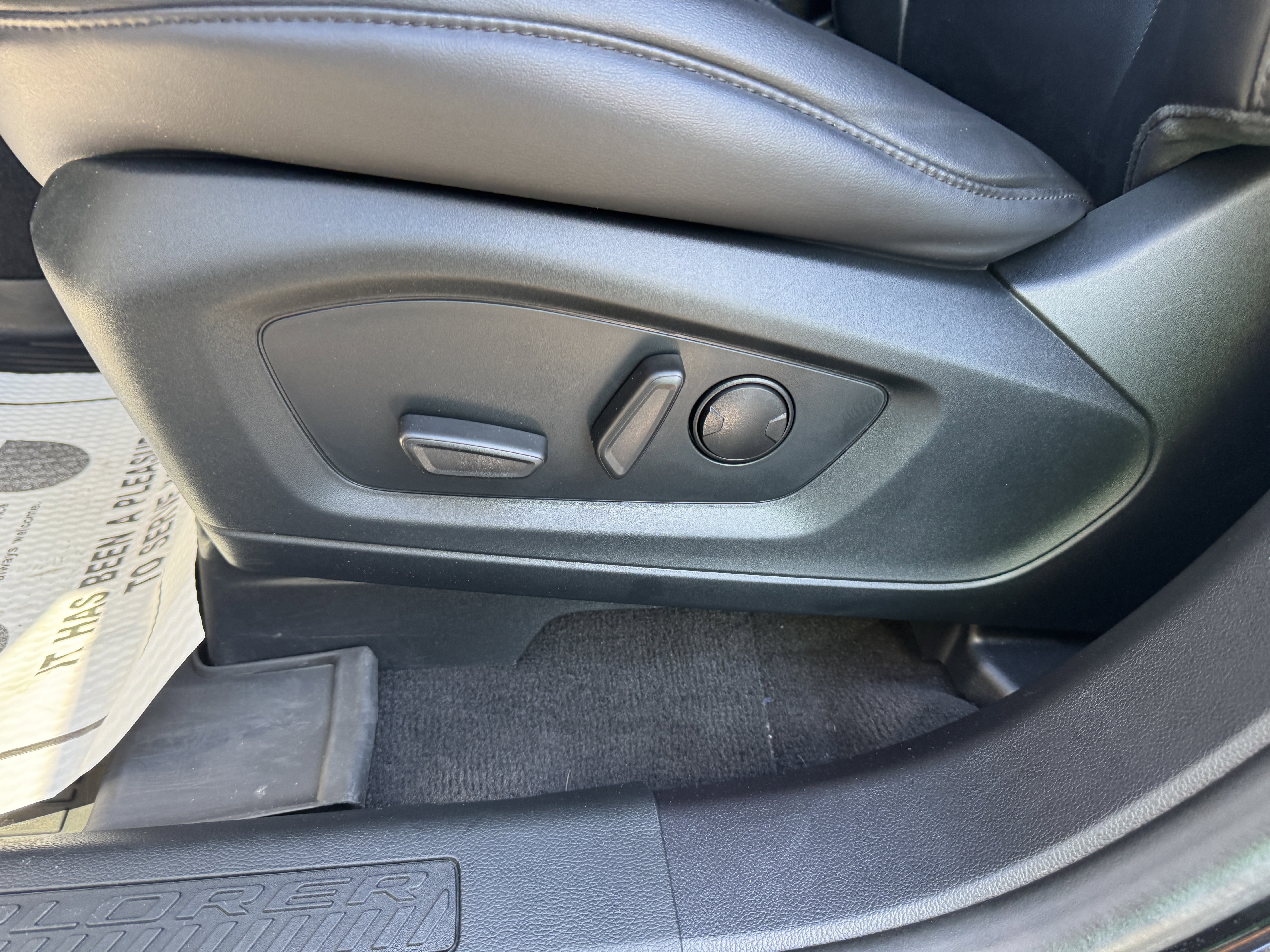 Certified 2022 Ford Explorer XLT w/ Equipment Group 202A image 10