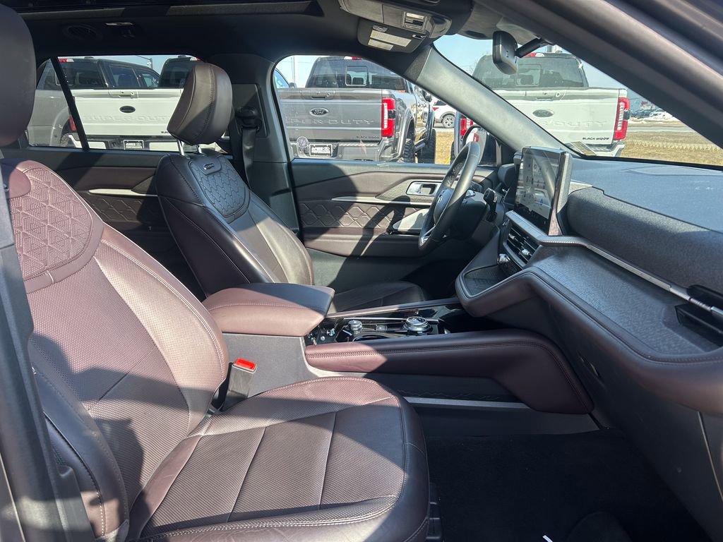 Certified 2025 Ford Explorer Platinum w/ LUX Leather Package image 22