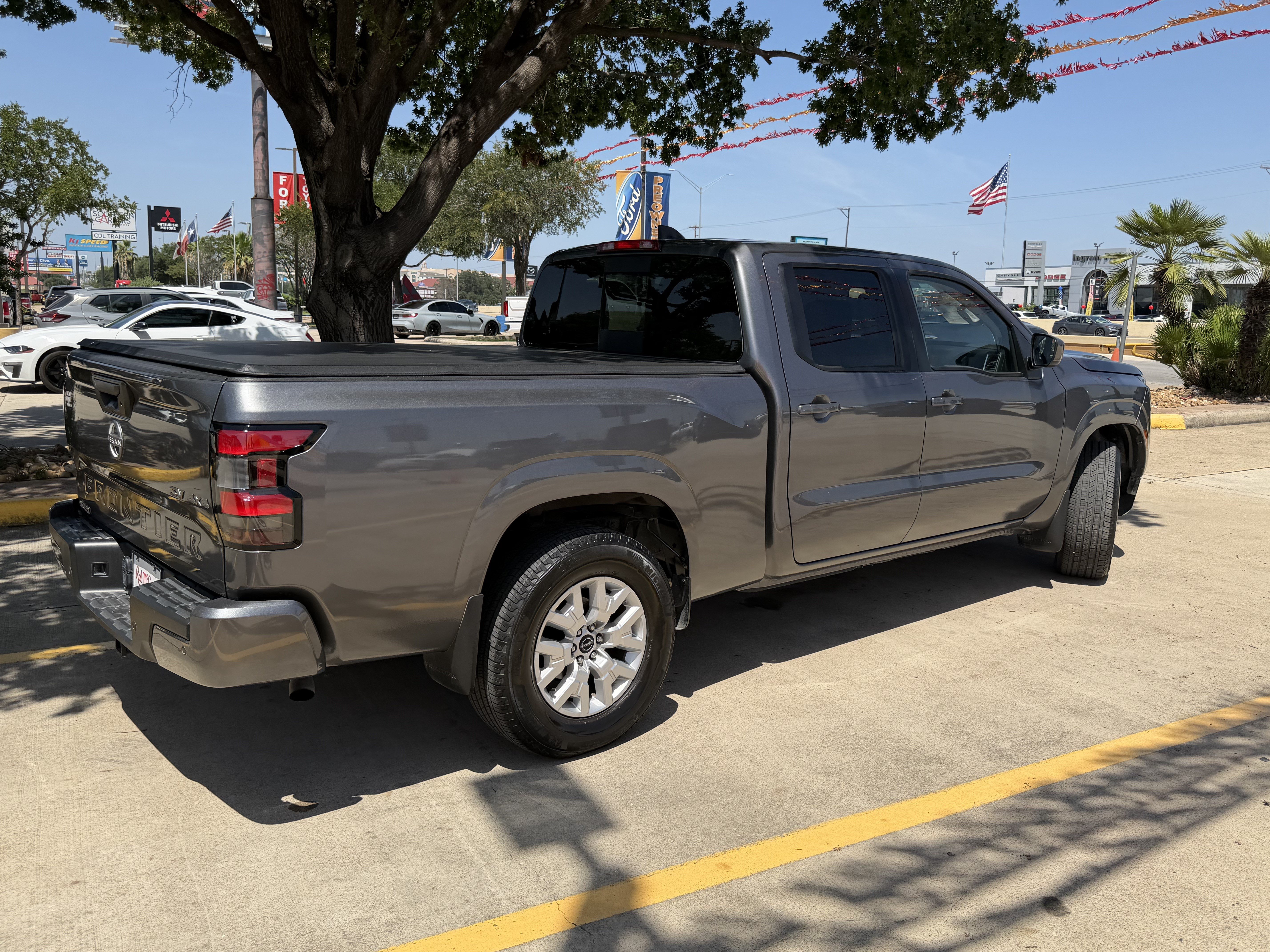 Used 2023 Nissan Frontier SV w/ Technology Package AWD/4WD image 4