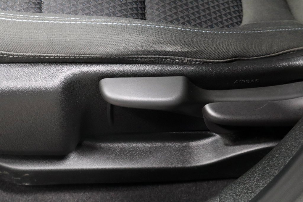 Used 2022 Chevrolet Bolt EUV LT image 24