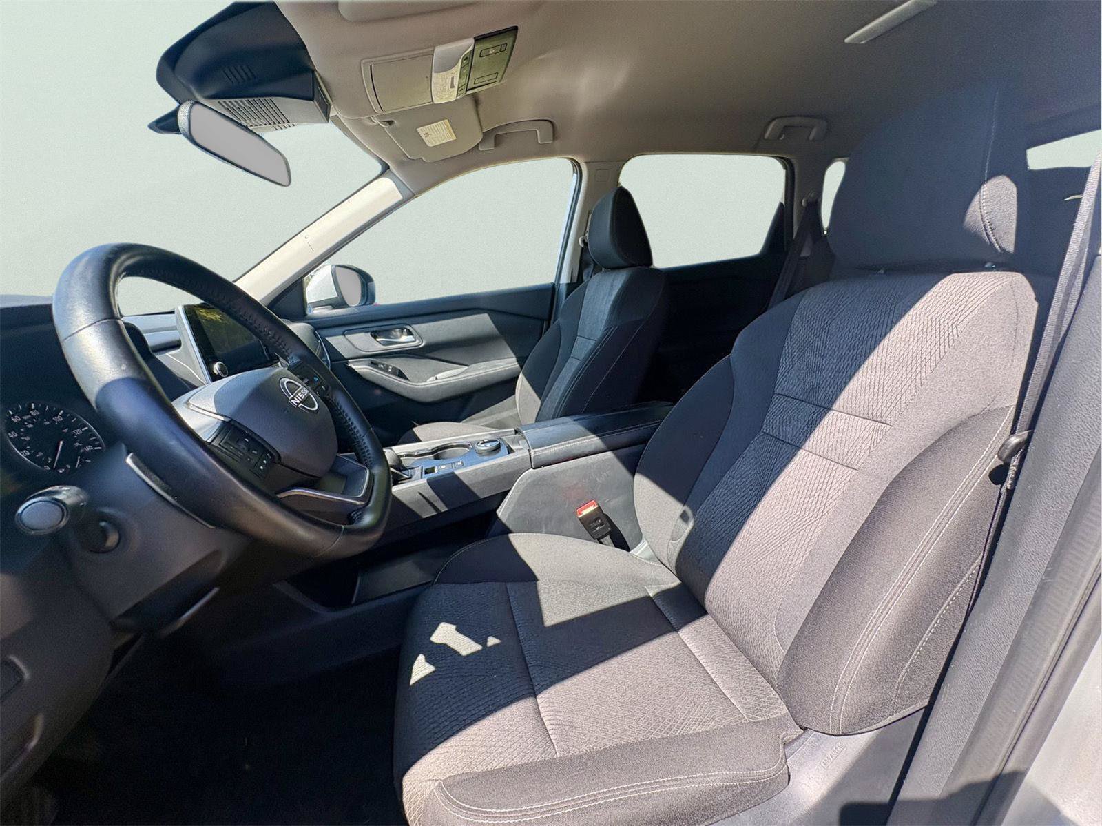 Used 2025 Nissan Rogue SV AWD/4WD image 10