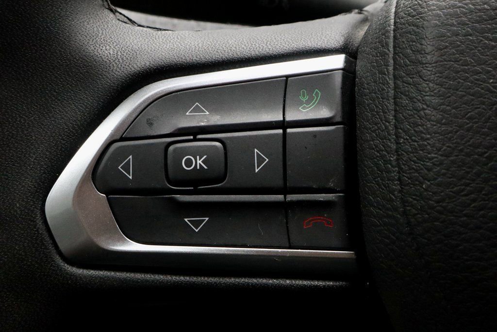 Used 2025 Jeep Compass Latitude image 27