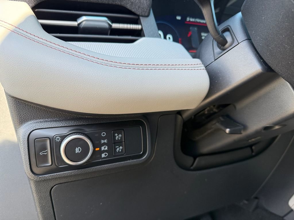 Certified 2025 Ford Explorer Active w/ Active Comfort Package image 18