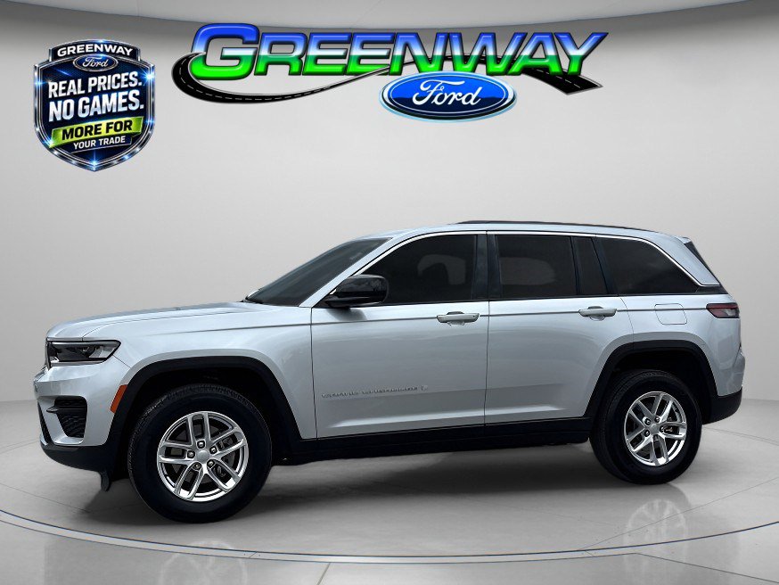 Used 2025 Jeep Grand Cherokee Laredo X w/ Luxury Tech Group I RWD image 1