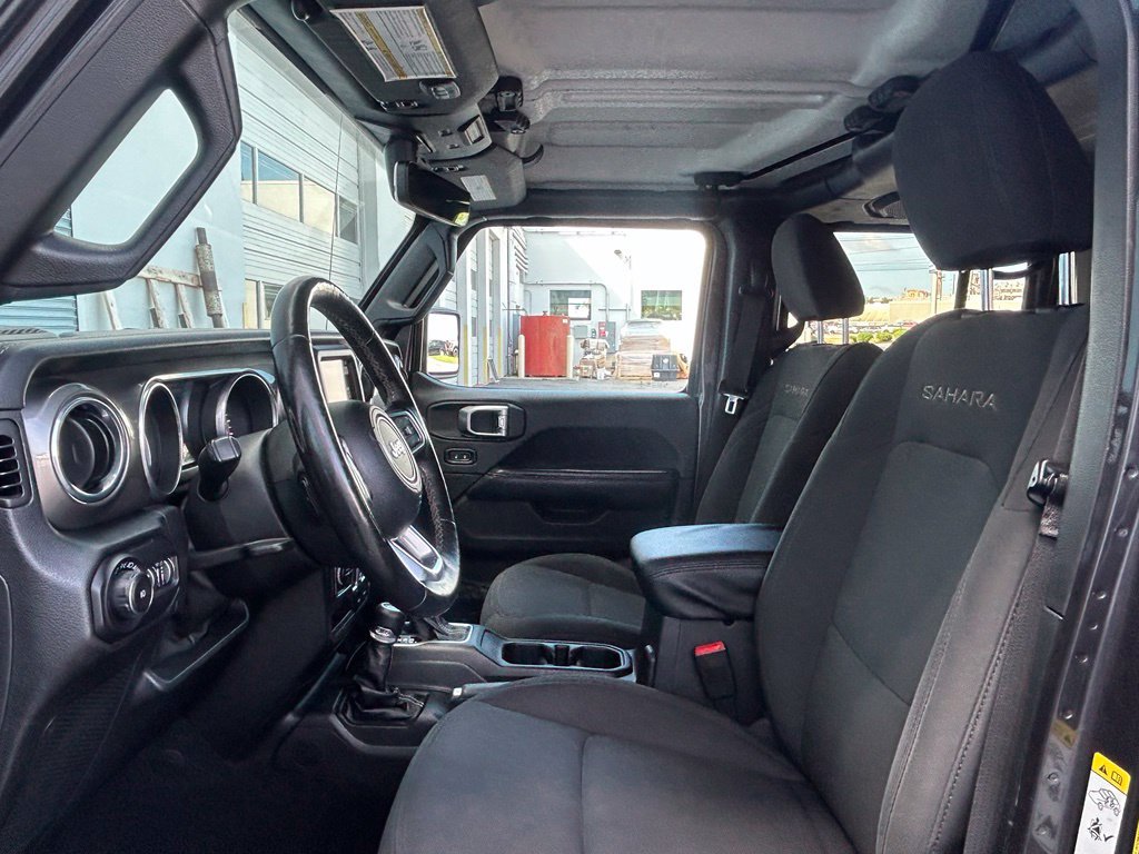 Used 2018 Jeep Wrangler Unlimited Sahara AWD/4WD image 15