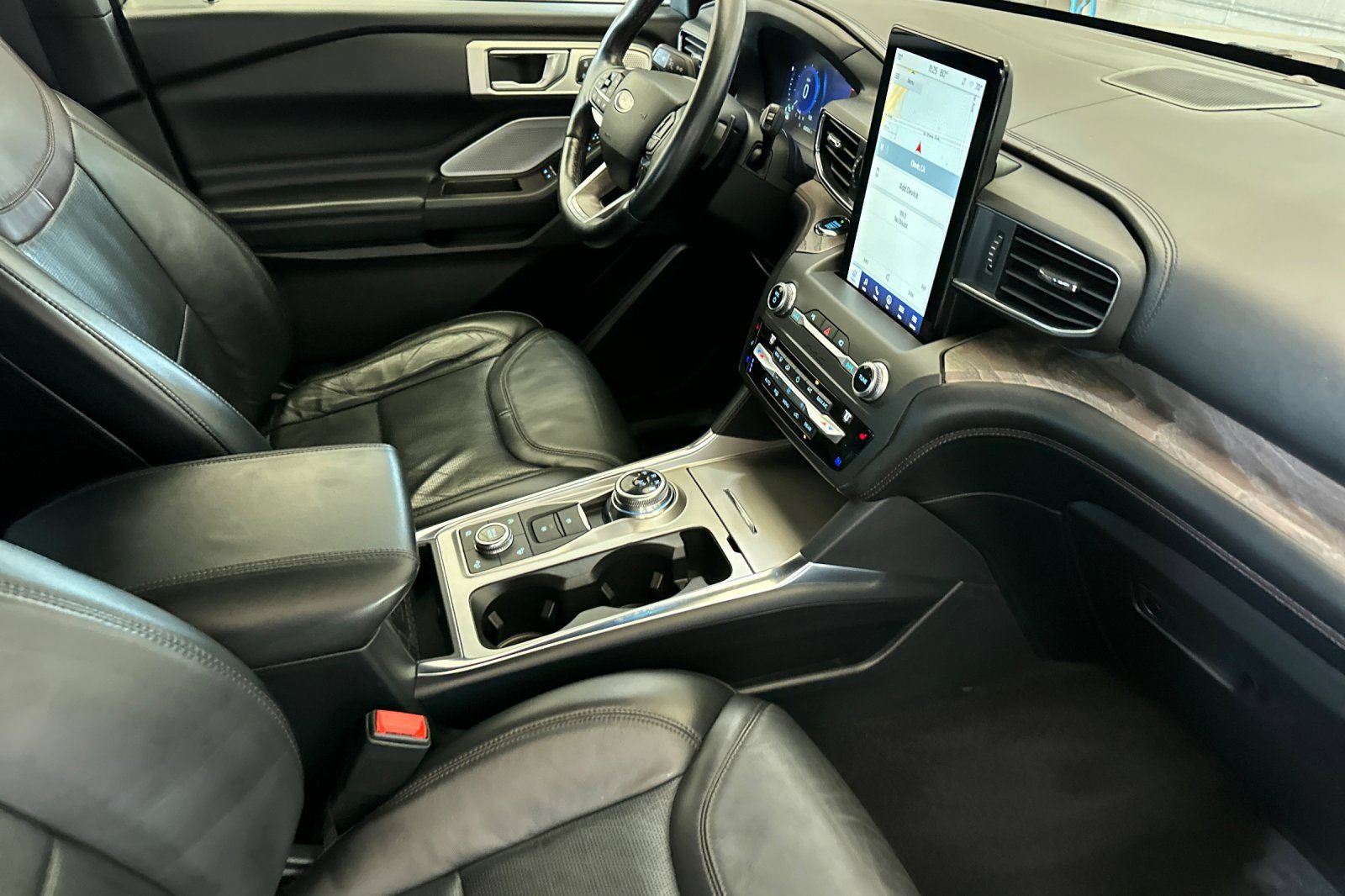 Certified 2020 Ford Explorer Platinum w/ Premium Technology Package AWD/4WD image 17