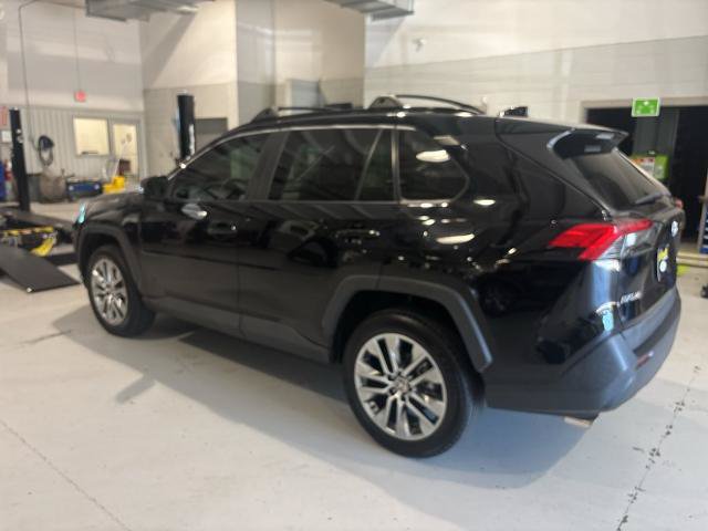 Used 2022 Toyota RAV4 XLE Premium FWD image 7
