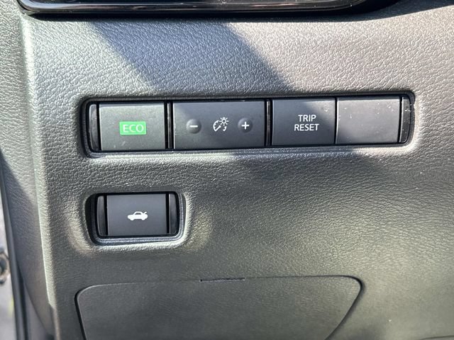 Used 2022 Nissan Sentra SR w/ SR Premium Package FWD image 32