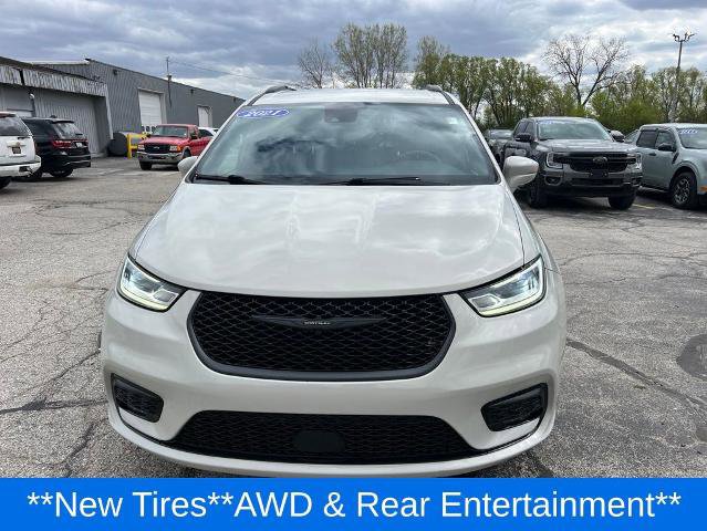 Used 2021 Chrysler Pacifica Touring-L w/ Uconnect Theater Family Group AWD/4WD image 4