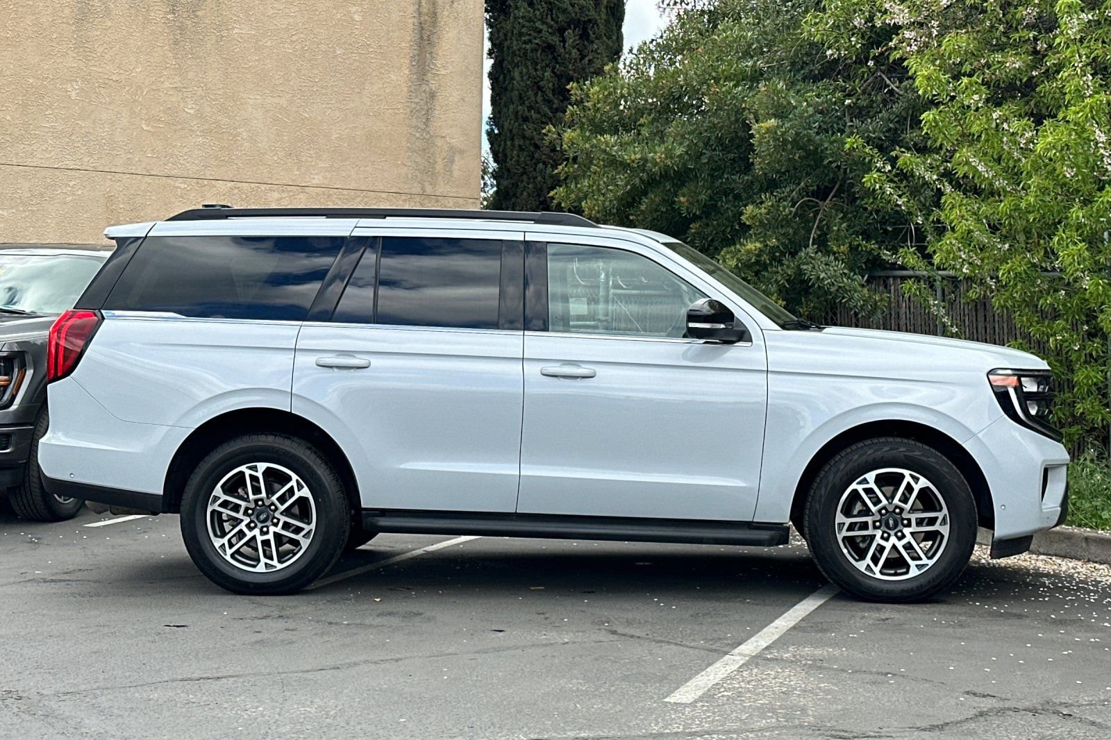 Certified 2025 Ford Expedition Active image 7