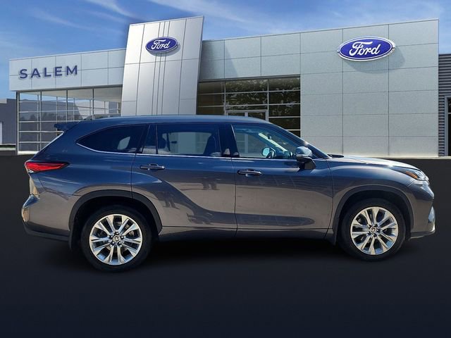 Used 2021 Toyota Highlander Limited AWD/4WD image 2