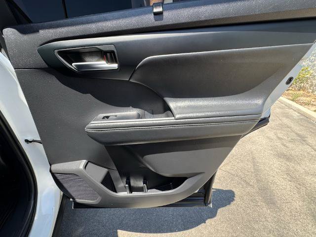 Used 2025 Toyota Highlander XLE FWD image 27
