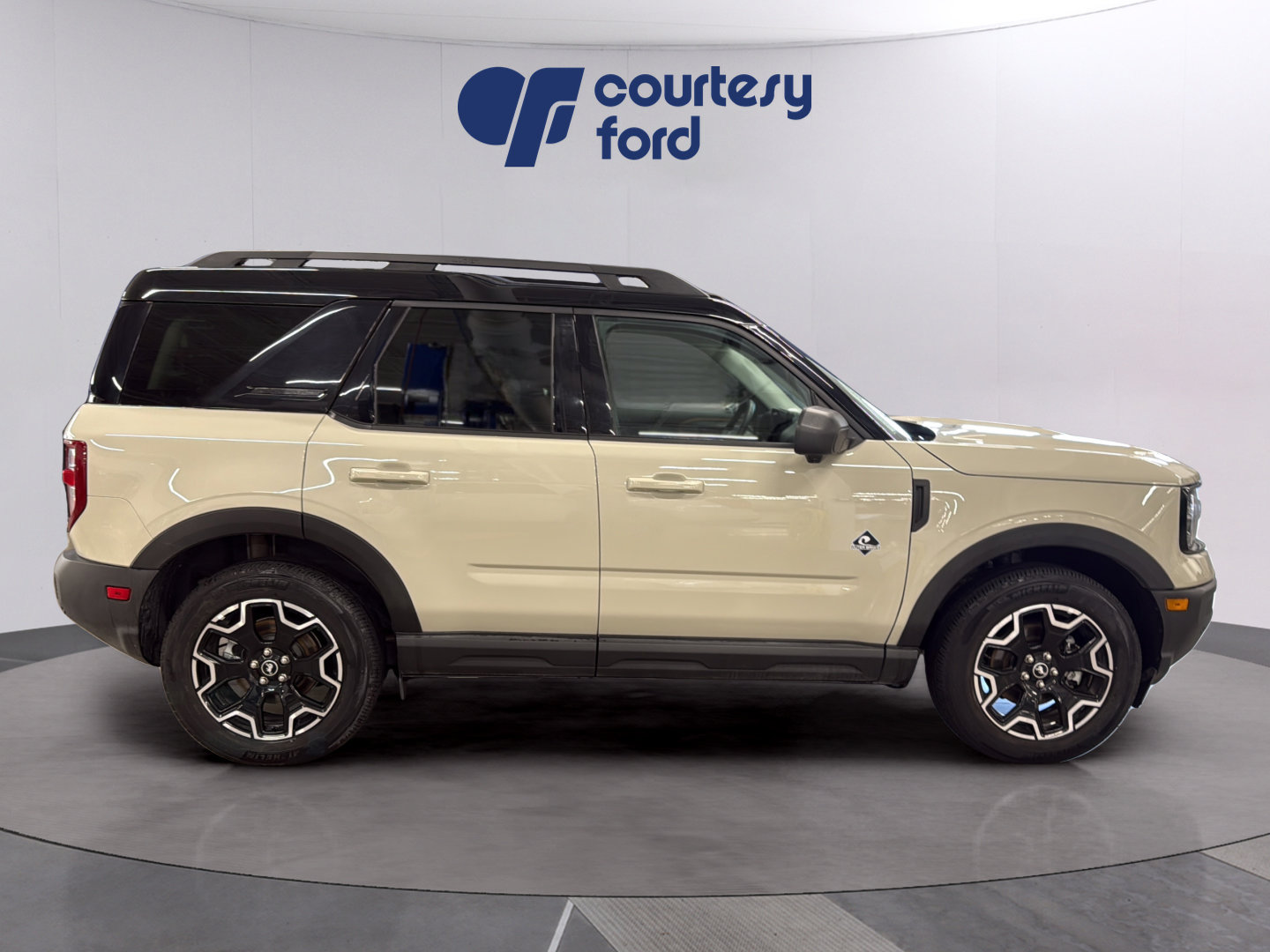 Certified 2025 Ford Bronco Sport Outer Banks w/ Outer Banks Tech Package+ AWD/4WD image 8