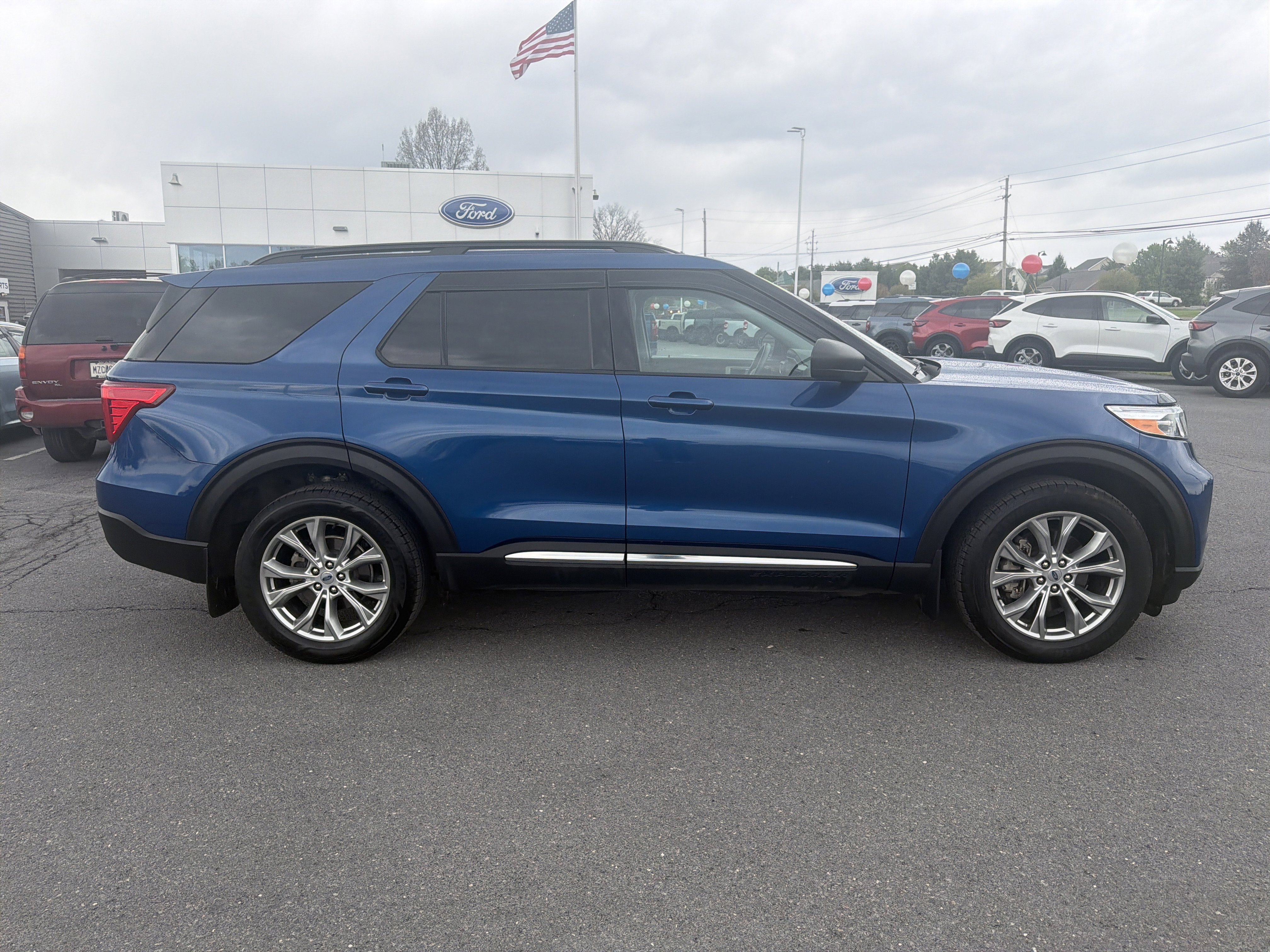 Certified 2020 Ford Explorer XLT w/ Equipment Group 202A AWD/4WD image 2