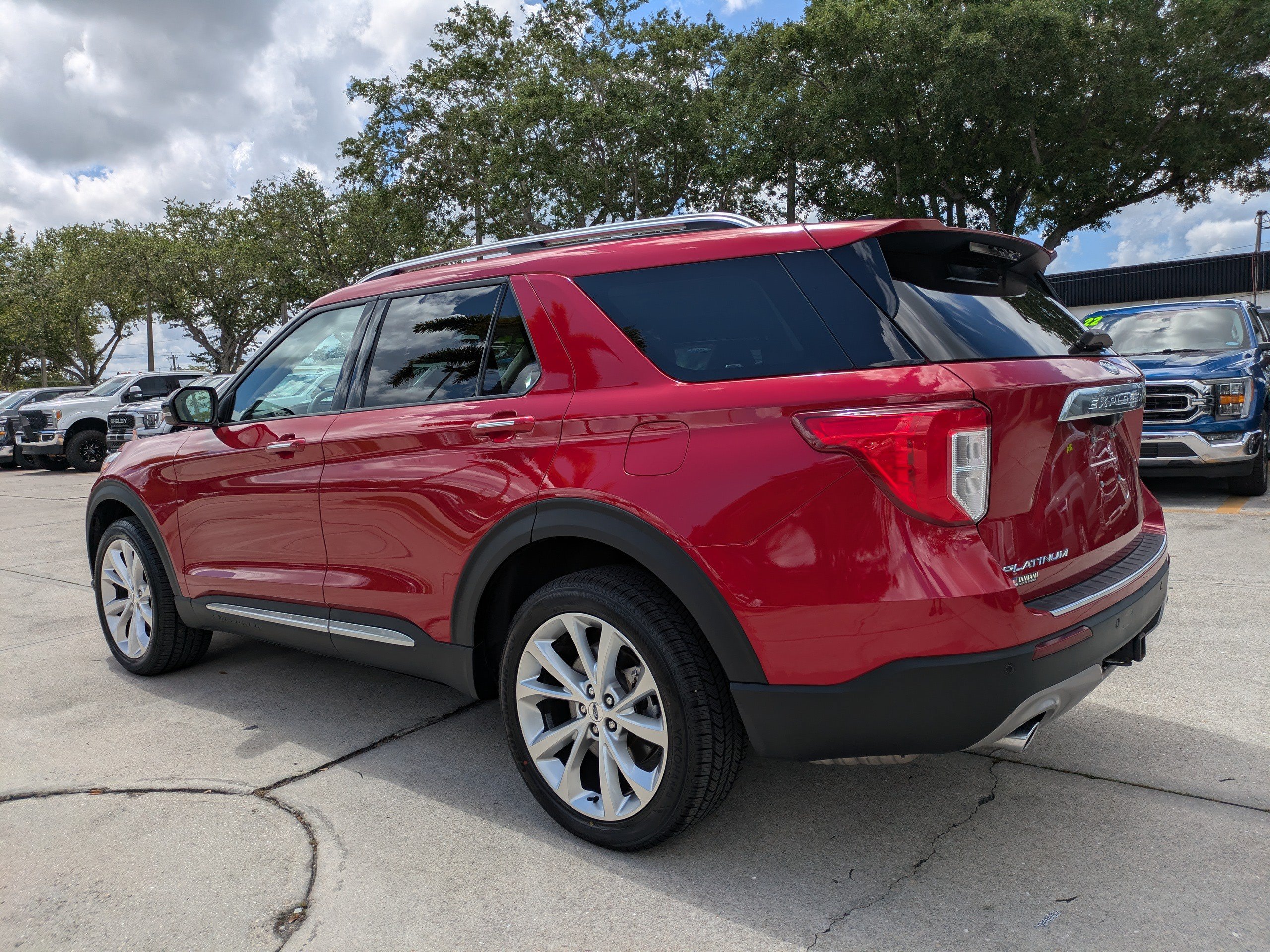 Certified 2022 Ford Explorer Platinum w/ Technology Package AWD/4WD image 6
