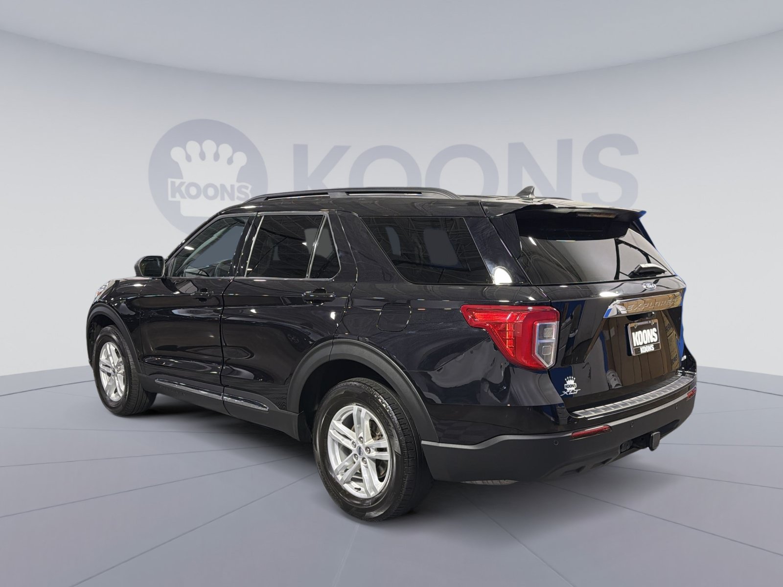 Certified 2024 Ford Explorer XLT w/ Class IV Trailer Tow Package AWD/4WD image 4
