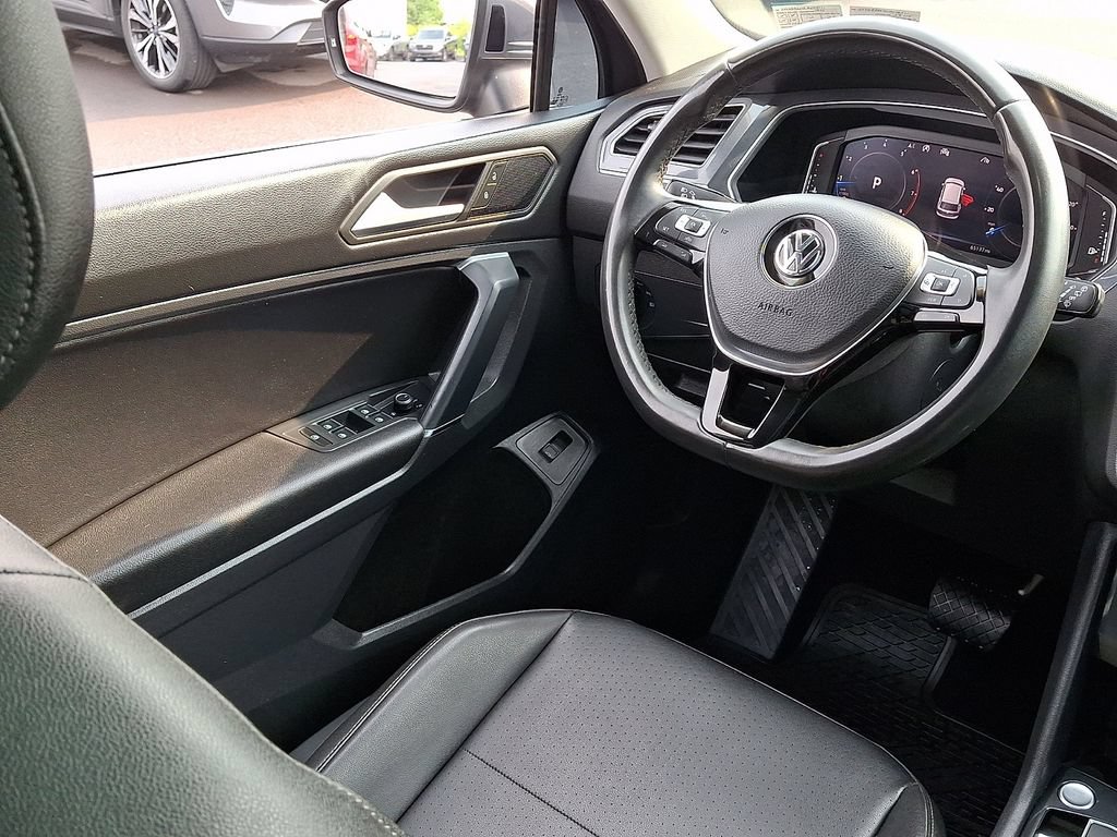 Used 2020 Volkswagen Tiguan SEL AWD/4WD image 14