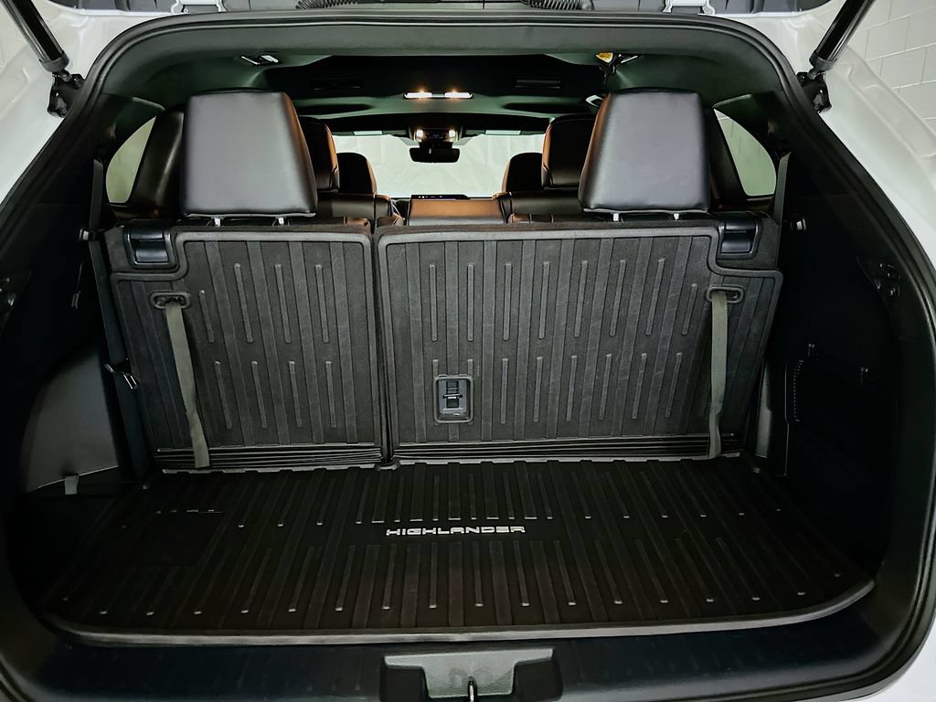 Used 2023 Toyota Highlander XSE FWD image 37
