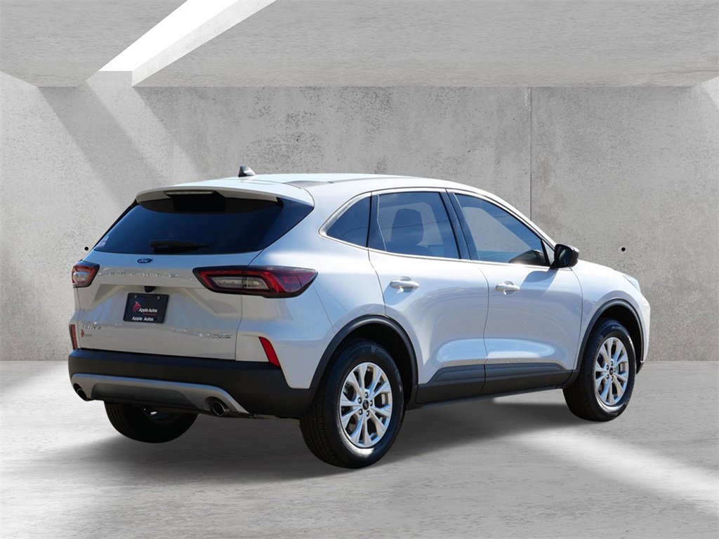 Certified 2025 Ford Escape Active w/ Cold Weather Package image 3