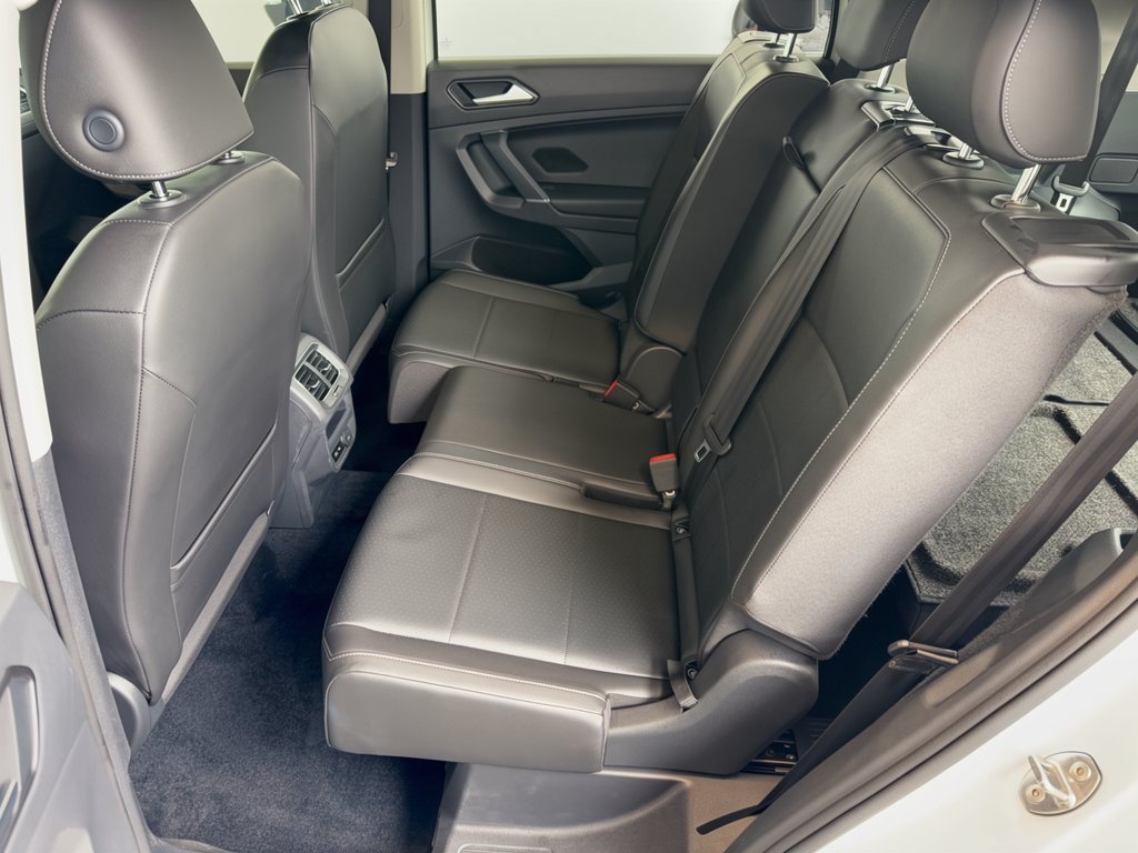 Used 2018 Volkswagen Tiguan SE FWD image 25