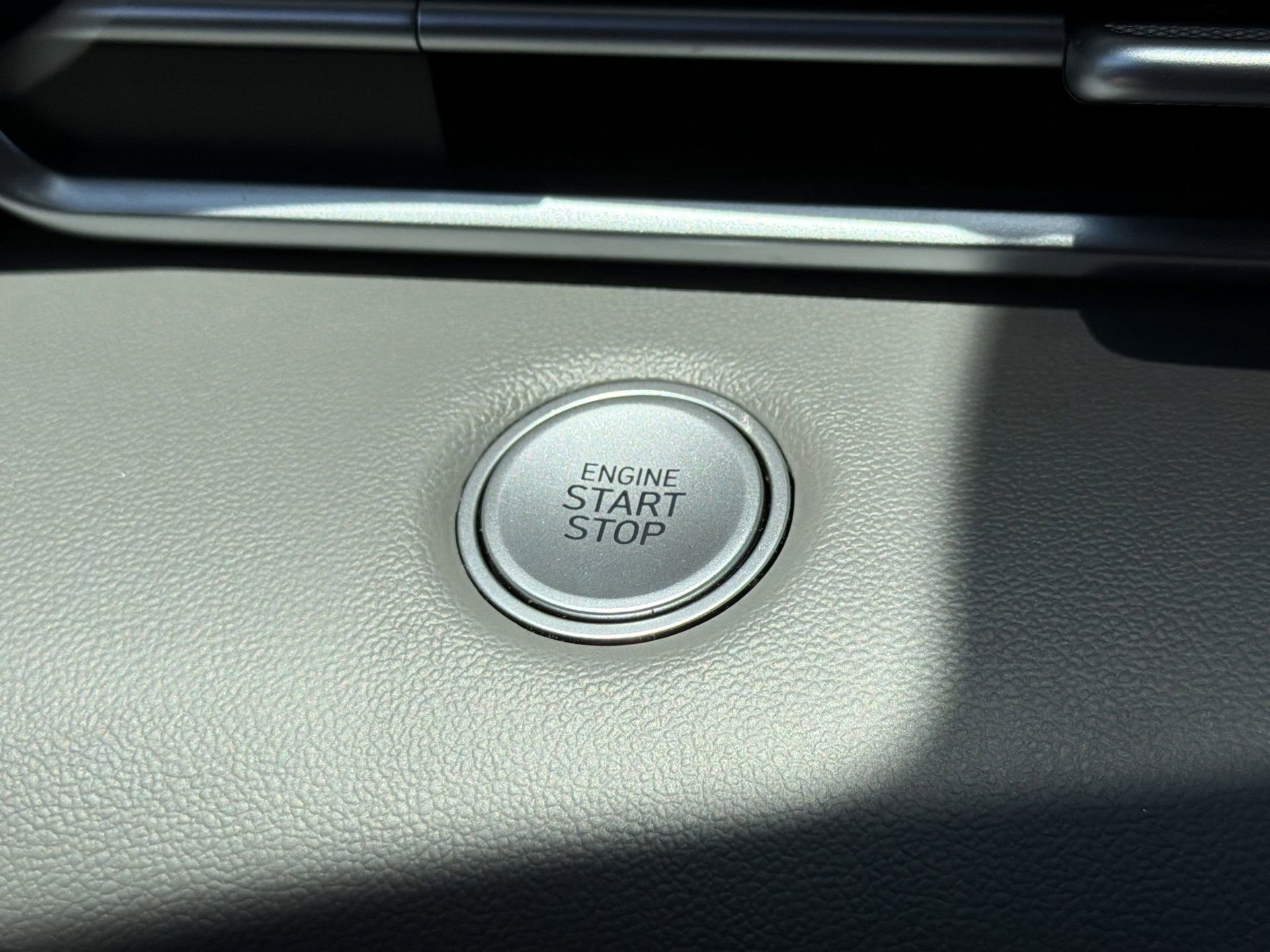 Used 2025 Hyundai Elantra Sport image 14