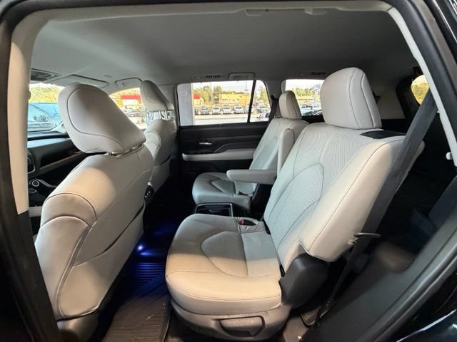 Used 2024 Toyota Grand Highlander AWD Hybrid image 17