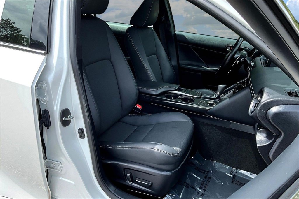 Used 2023 Lexus IS 300 w/ Comfort Package RWD image 31