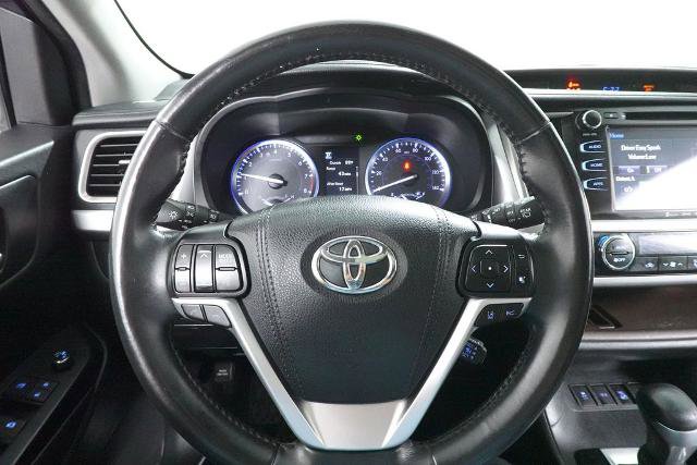 Used 2019 Toyota Highlander XLE AWD/4WD image 14