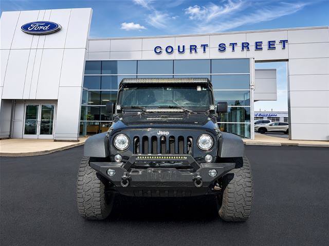 Used 2018 Jeep Wrangler Unlimited Rubicon w/ Connectivity Group AWD/4WD image 3