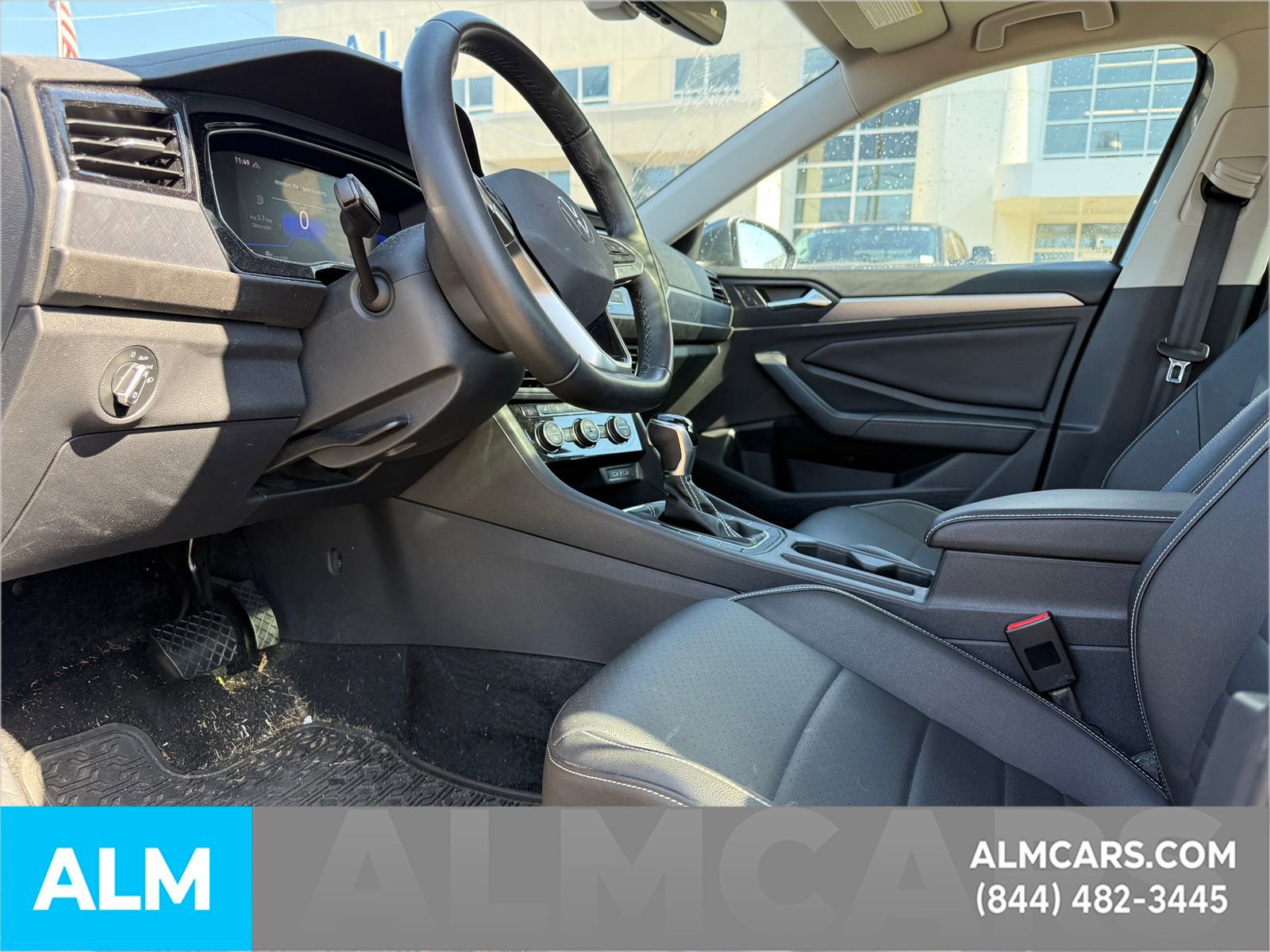 Used 2024 Volkswagen Jetta SE w/ Panoramic Sunroof Package image 12