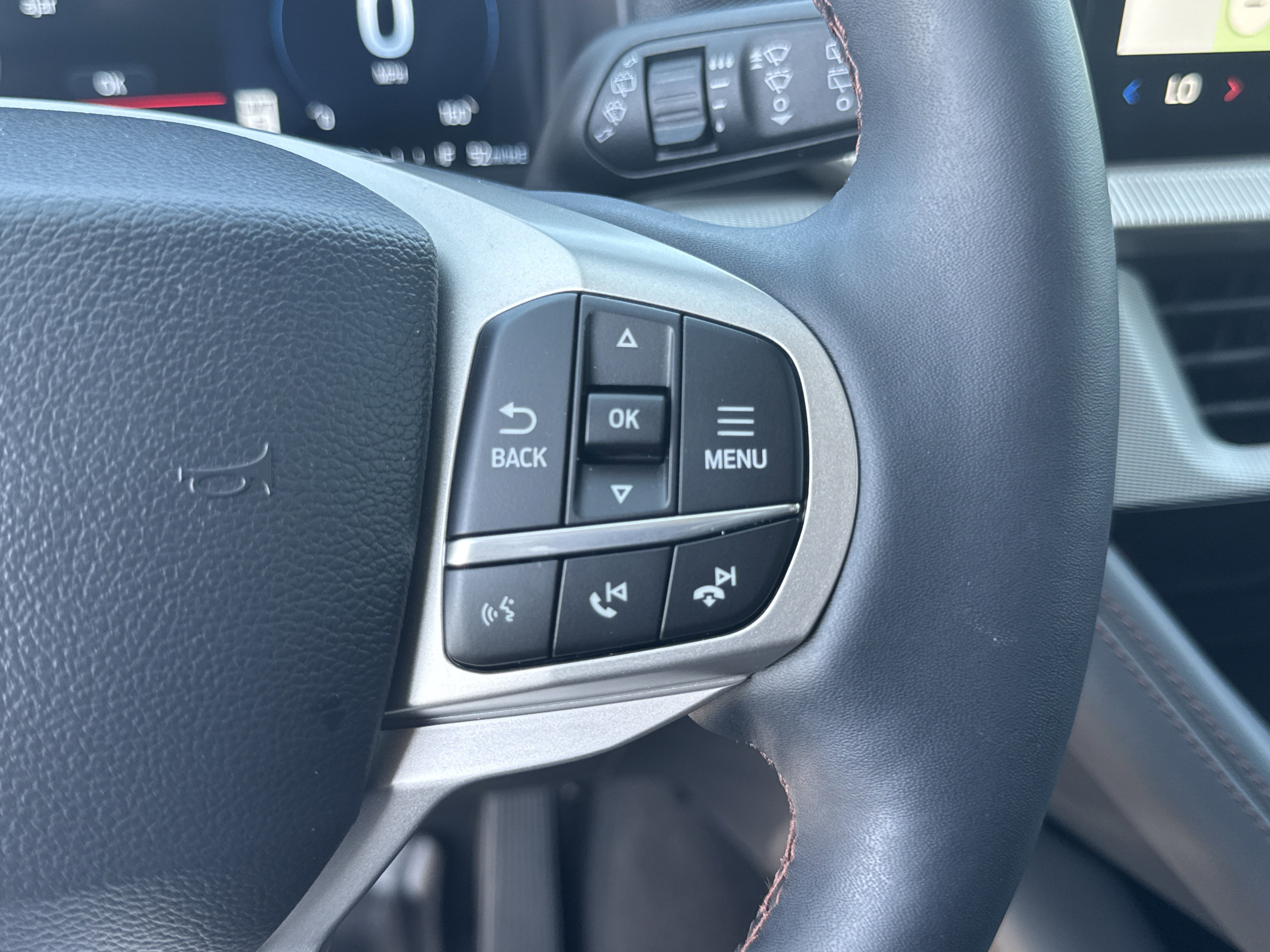 Certified 2025 Ford Explorer Active w/ Active Comfort Package image 34