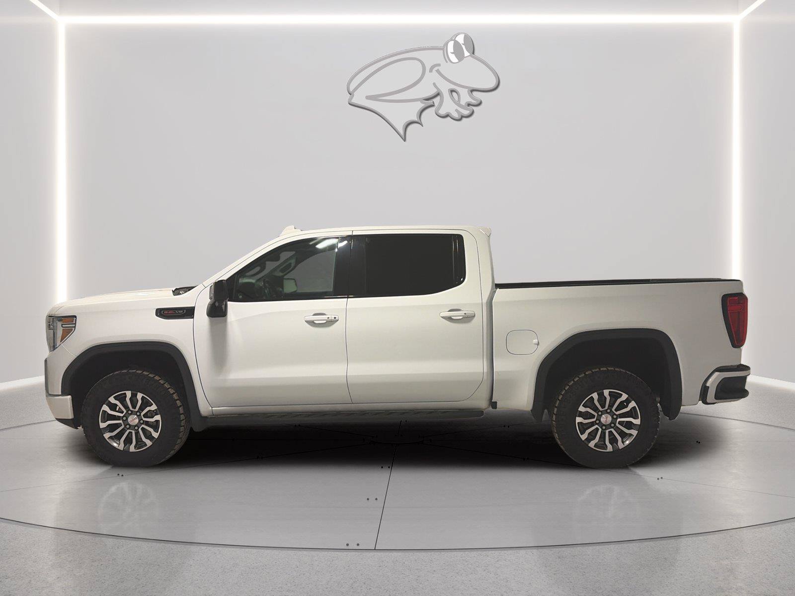 Used 2022 GMC Sierra 1500 AT4 w/ AT4 Premium Package AWD/4WD image 2