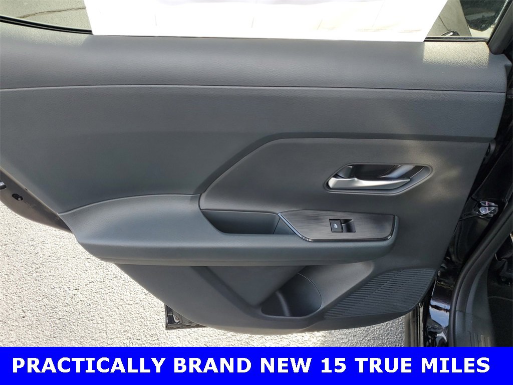 Used 2025 Nissan Kicks SV image 8