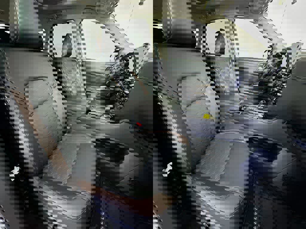 Used 2025 Nissan Pathfinder Platinum w/ Cargo Package image 18