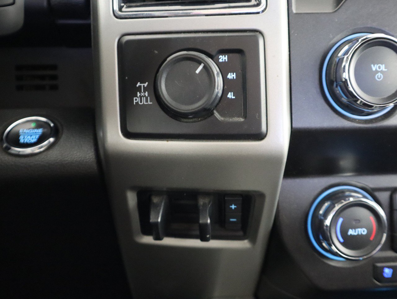 Certified 2020 Ford F250 Lariat w/ Lariat Ultimate Package AWD/4WD image 24